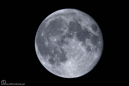 Księżyc  dzień po pełni