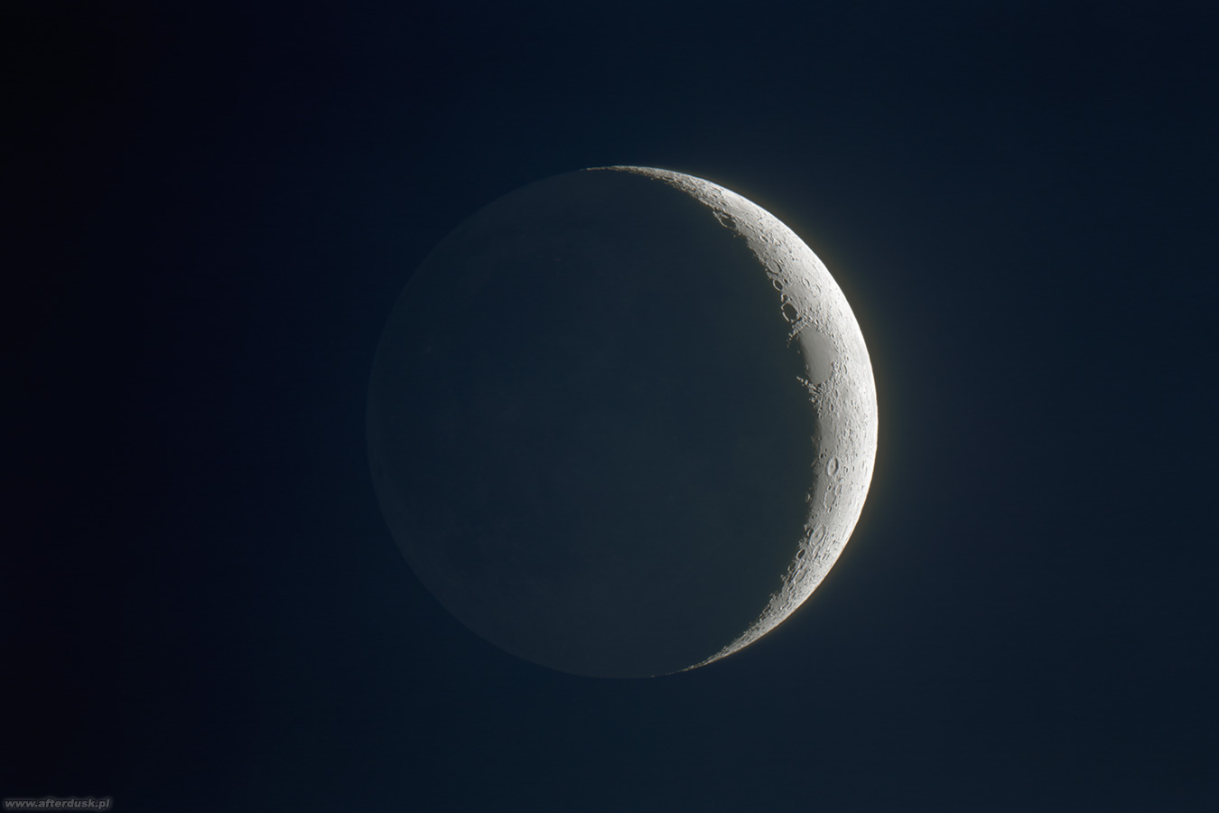 ¦wiatło popielate, godz. 19:13UT