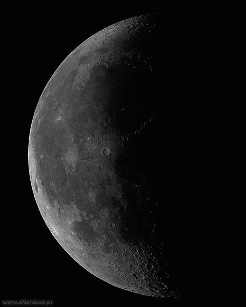 Księżyc, faza 43.0%