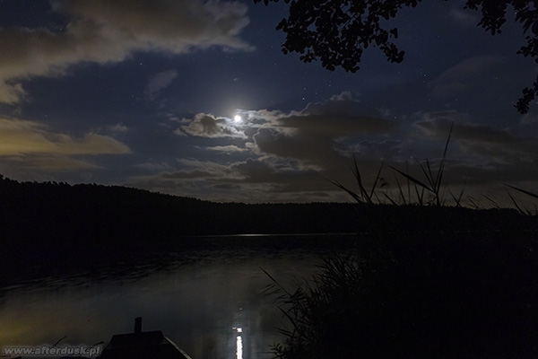 Zaćmiony Księżyc i Saturn 16. lipca 2019 roku