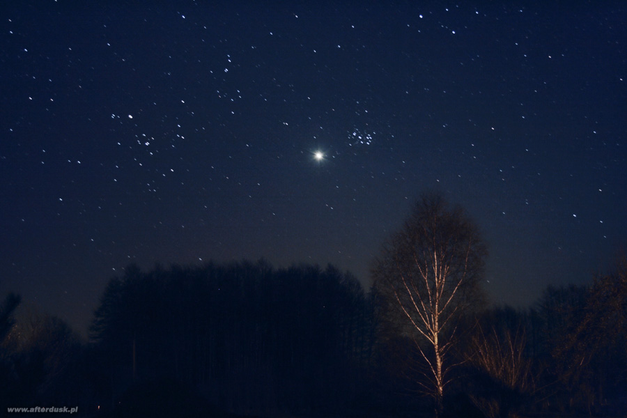 Wenus i Plejady w szerokim ujęciu
