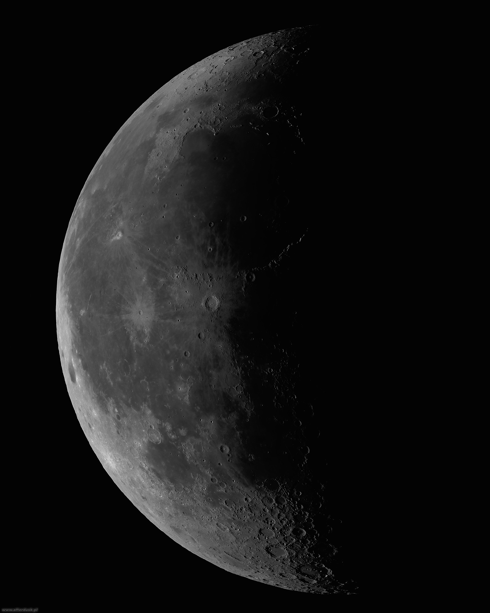 Księżyc, faza 43.0%