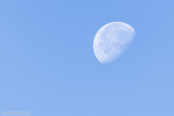 Księżyc i Aldebaran